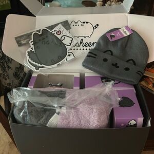 Pusheen Halloween box.